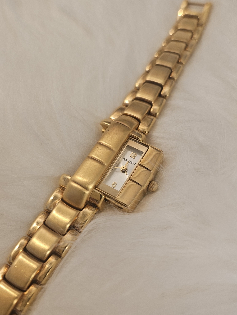 Vintage Gruen Gold Tone Peekaboo Quartz Movement Watch 6"